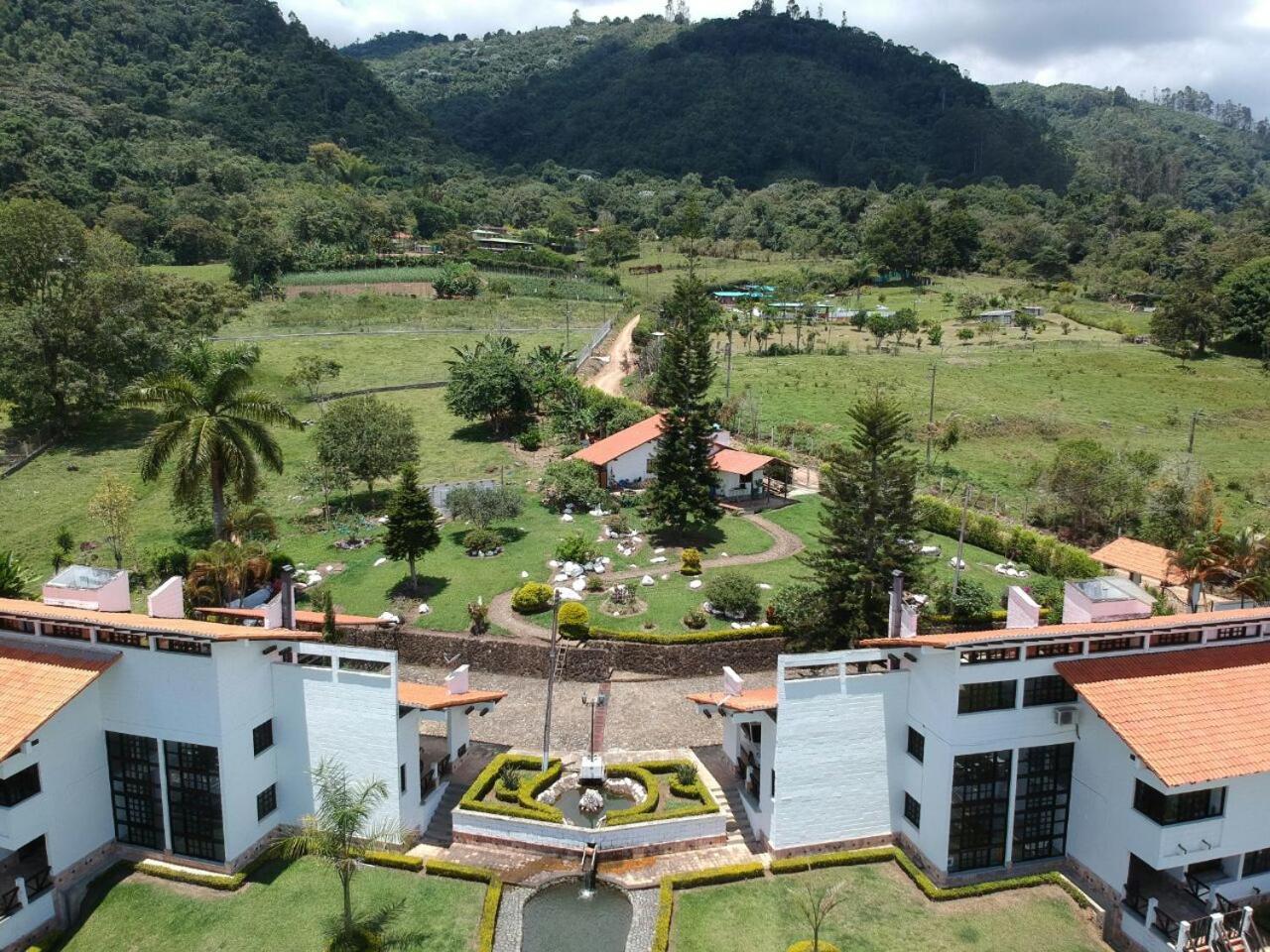 Hotel Maca Lago 卡利马 外观 照片